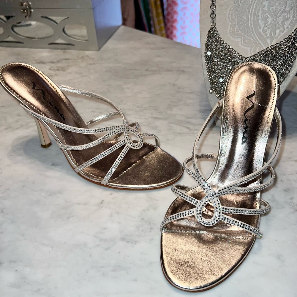 Nina Metallic light gold shoe size 8.5